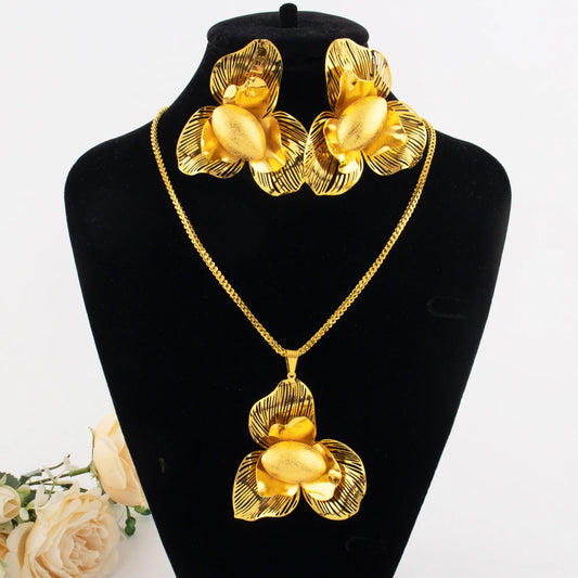 Luxury  Plated Bee Flower Shape Necklace Earrings Set for Women Girl Dubai Nigeria Fashion Design Jewelry Gift for Party