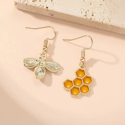 2 Pieces Insect Yellow Bee Earrings Women Simple Fashion Casual Pendant Bee Earrings